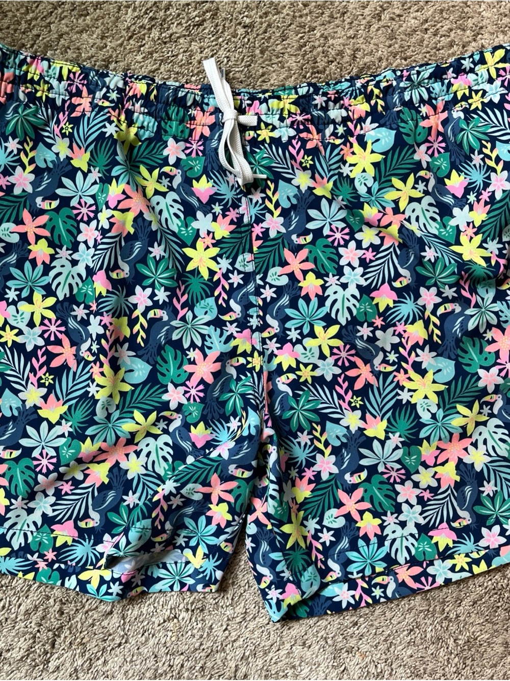 Chubbies men’s Tropical Floral Drawstring Swim Shorts - Navy Base 5”